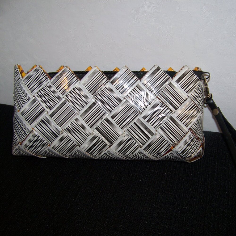 Ecoist recycled material handbag clutch/ wristlet bag